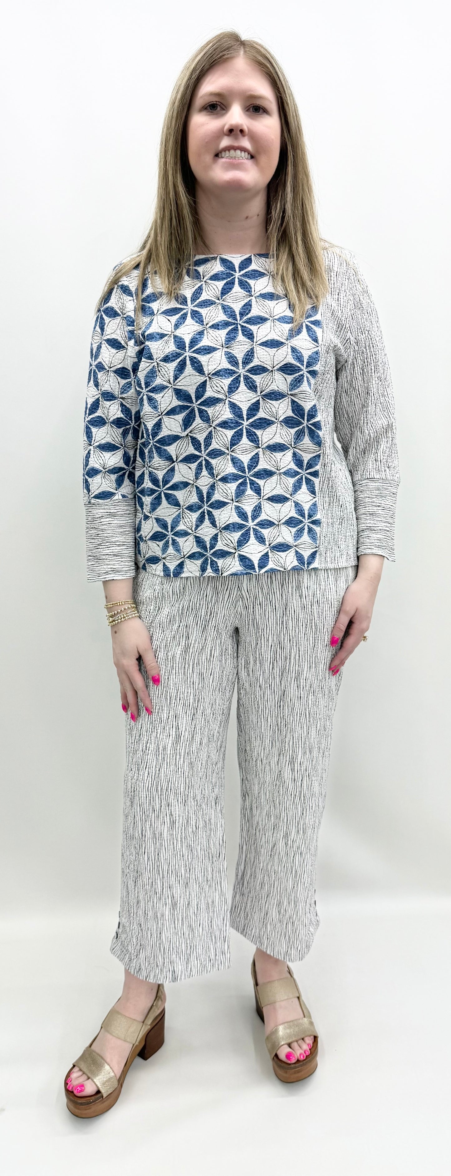 Habitat #21603 Marine Crinkle Crepe Floral Mix Print Pullover