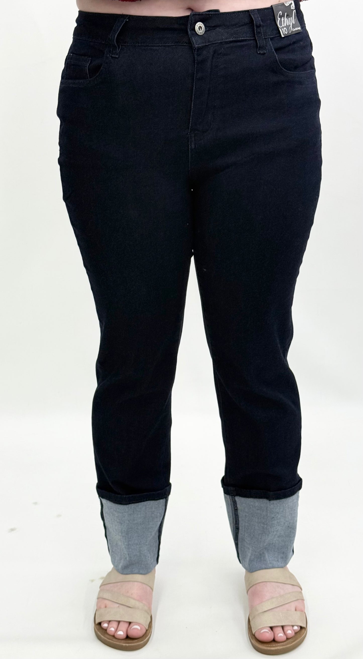 Ethyl #Z751F209 Cuffed Crop Pant