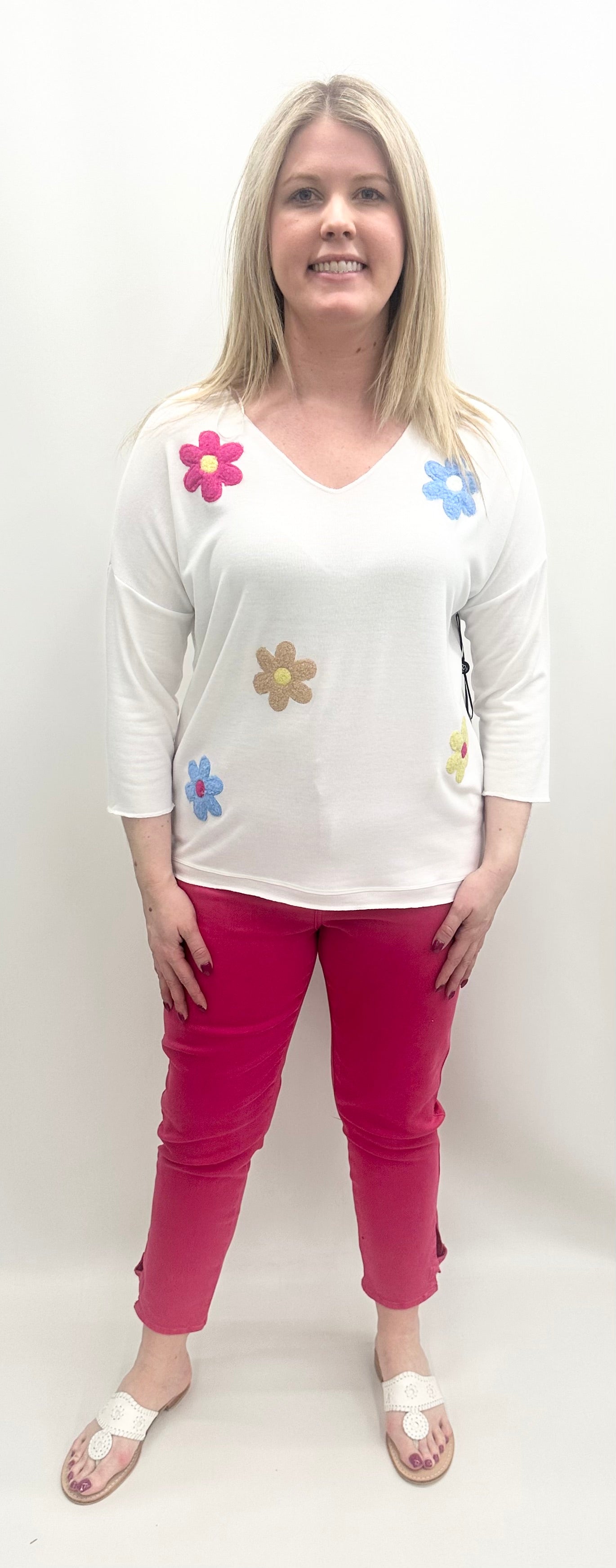 C1264APK/006B V-Neck Knit Top W/ Appliqué