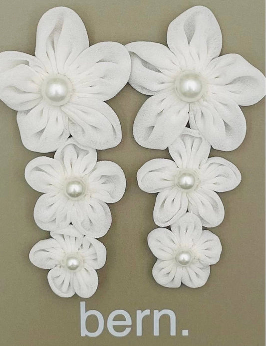 Chic - 3-Tier Floral Pearl Dangle (White) BER567